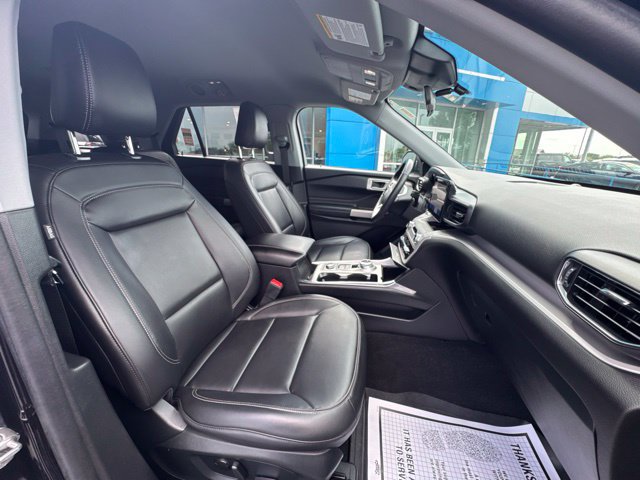 Certified 2023 Ford Explorer XLT w/ Equipment Group 202A AWD/4WD image 10
