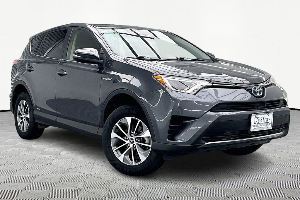 Used 2018 Toyota RAV4 LE image 12