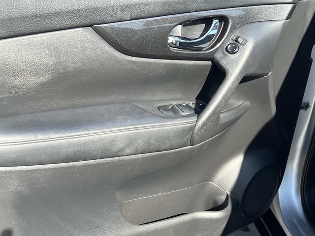 Used 2018 Nissan Rogue S image 15