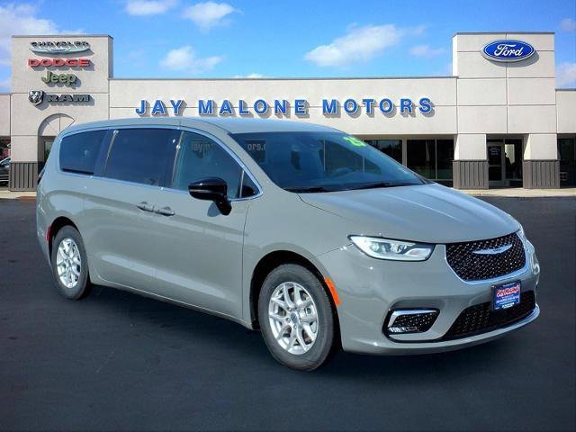 Used 2025 Chrysler Pacifica Select image 8