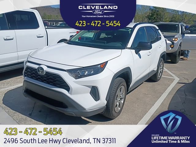 Used 2021 Toyota RAV4 LE image 1
