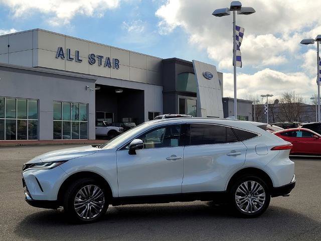 Used 2024 Toyota Venza XLE AWD/4WD image 2