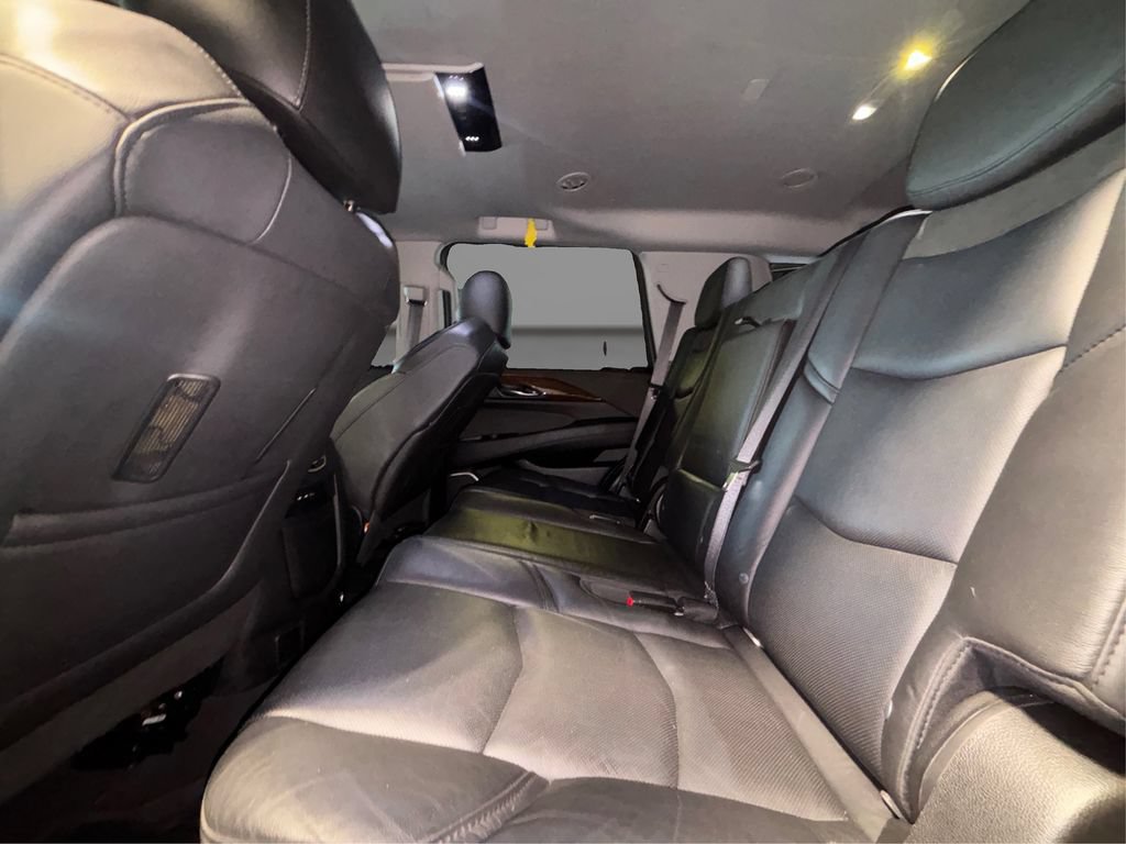 Used 2019 Cadillac Escalade Luxury w/ Escalade Sport Edition AWD/4WD image 10