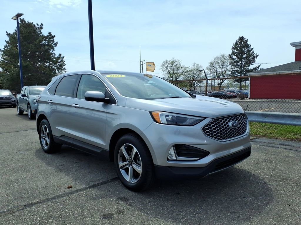 Certified 2023 Ford Edge SEL w/ Convenience Package AWD/4WD image 3