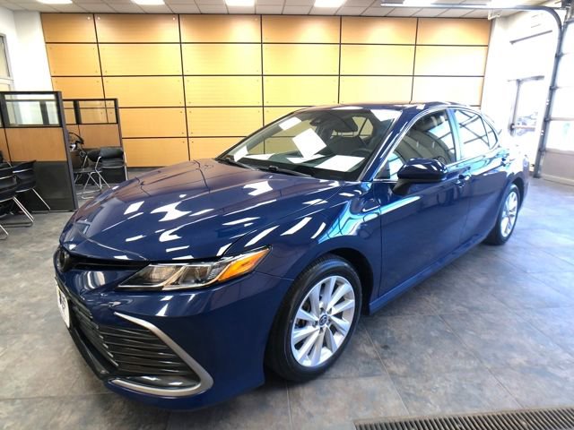 Used 2023 Toyota Camry LE image 3