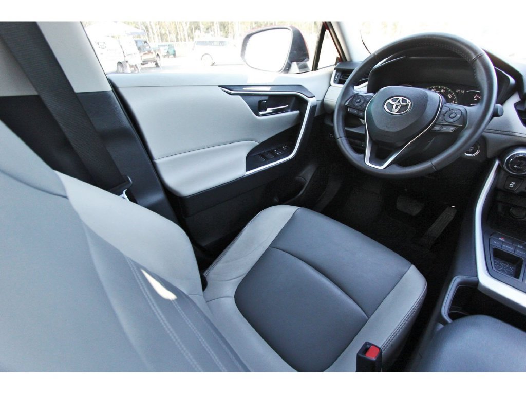 Used 2024 Toyota RAV4 XLE Premium FWD image 11