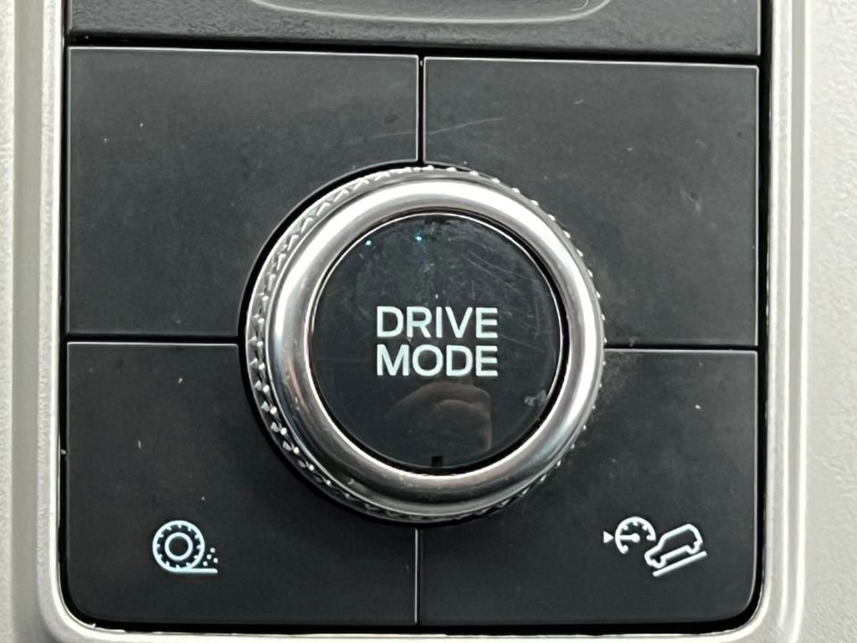 Certified 2022 Ford Explorer XLT w/ Equipment Group 202A image 33