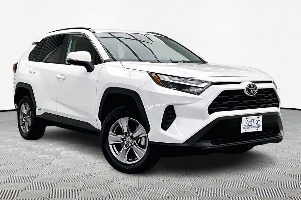Used 2025 Toyota RAV4 XLE image 5