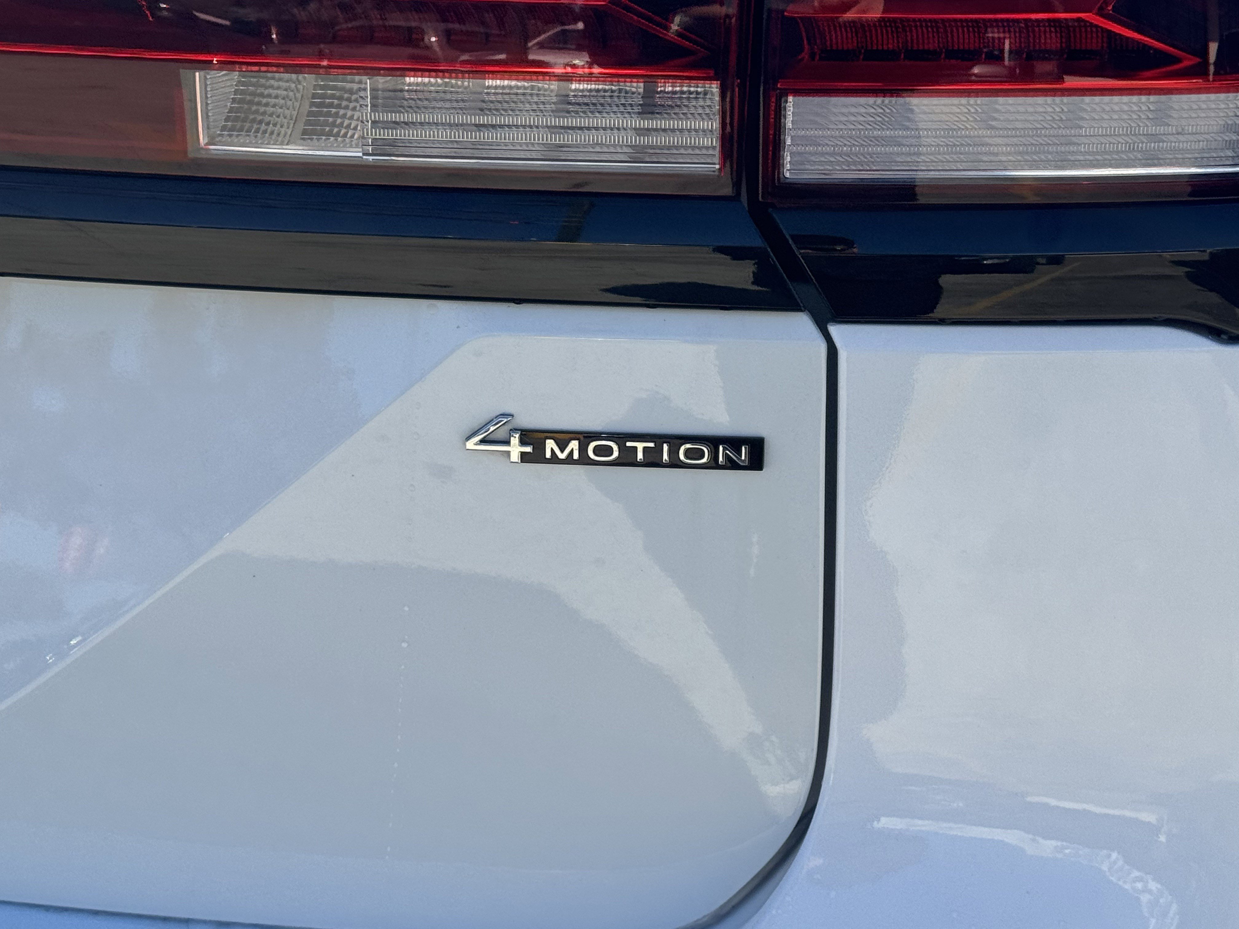 Used 2024 Volkswagen Atlas Peak Edition SE image 7