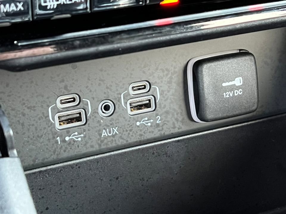 Used 2024 Jeep Grand Cherokee Limited w/ Trailer Tow Package image 30