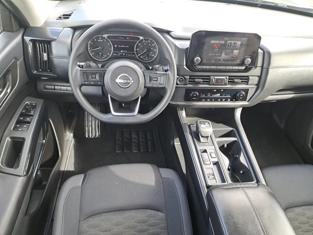 Used 2023 Nissan Pathfinder S image 18