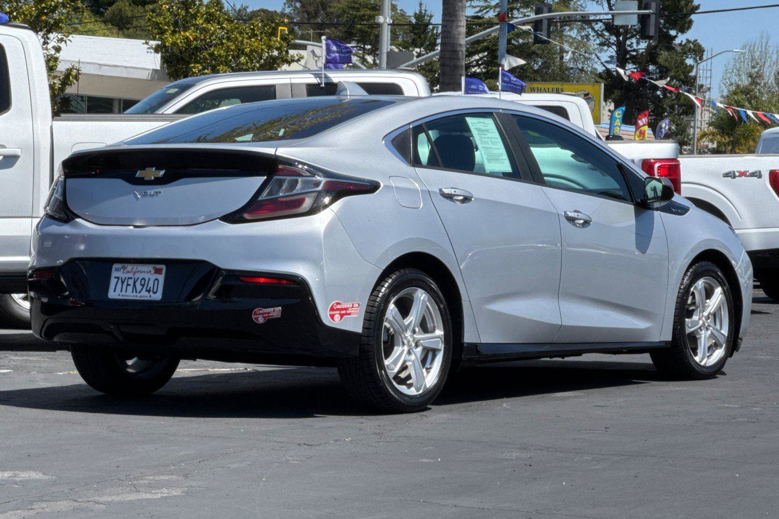 Used 2017 Chevrolet Volt LT w/ Comfort Package image 25