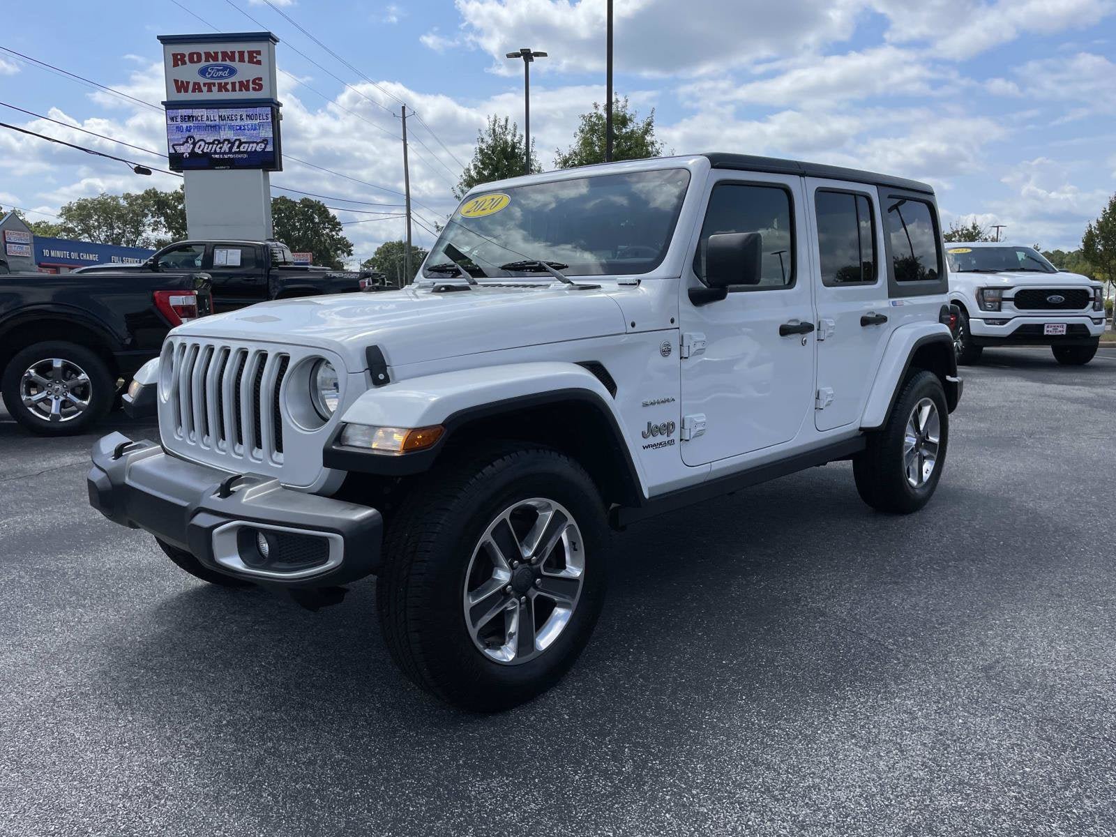 Used 2020 Jeep Wrangler Unlimited Sahara AWD/4WD image 9