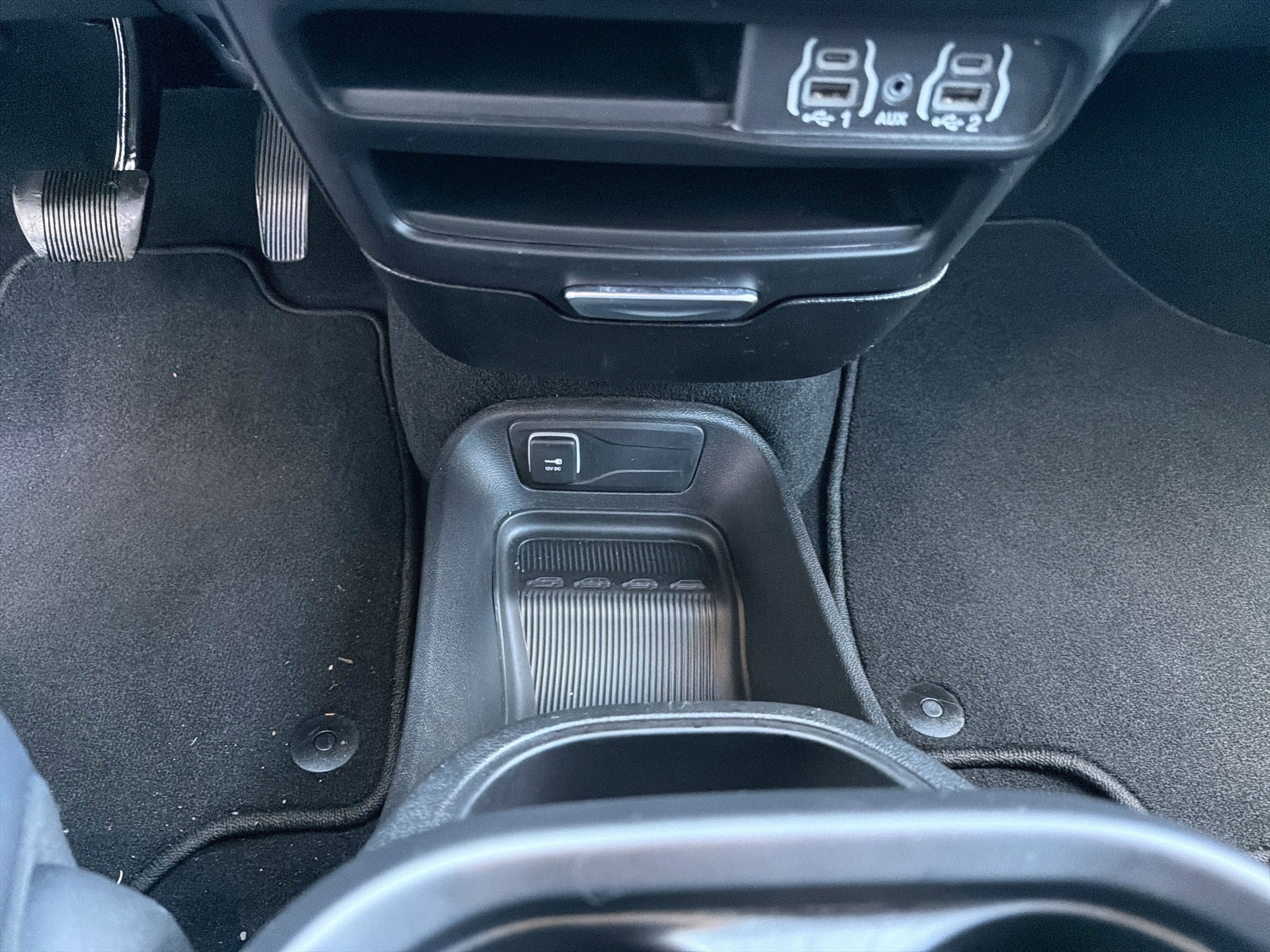 Used 2025 Chrysler Pacifica Select image 45