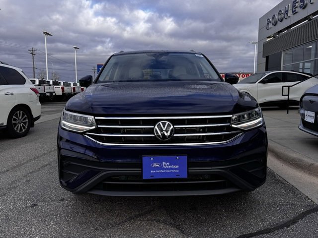 Used 2024 Volkswagen Tiguan SE w/ Panoramic Sunroof Package image 6