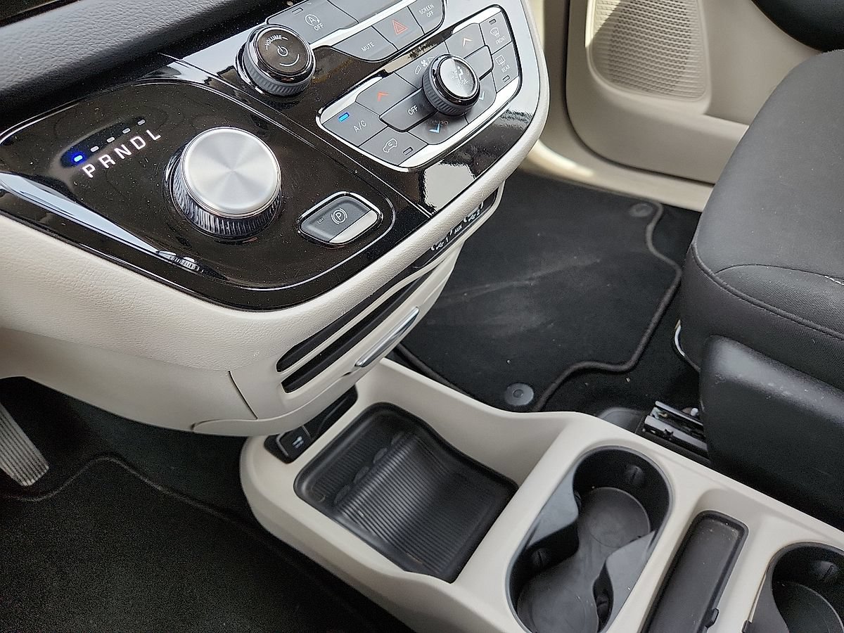 Used 2024 Chrysler Voyager LX FWD image 12