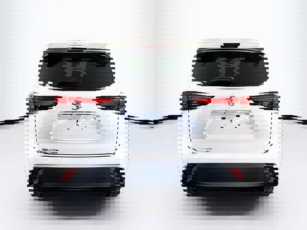 Used 2020 Toyota Highlander L image 4