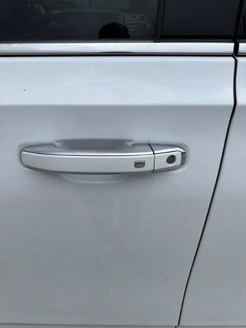 Used 2023 GMC Yukon Denali AWD/4WD image 7