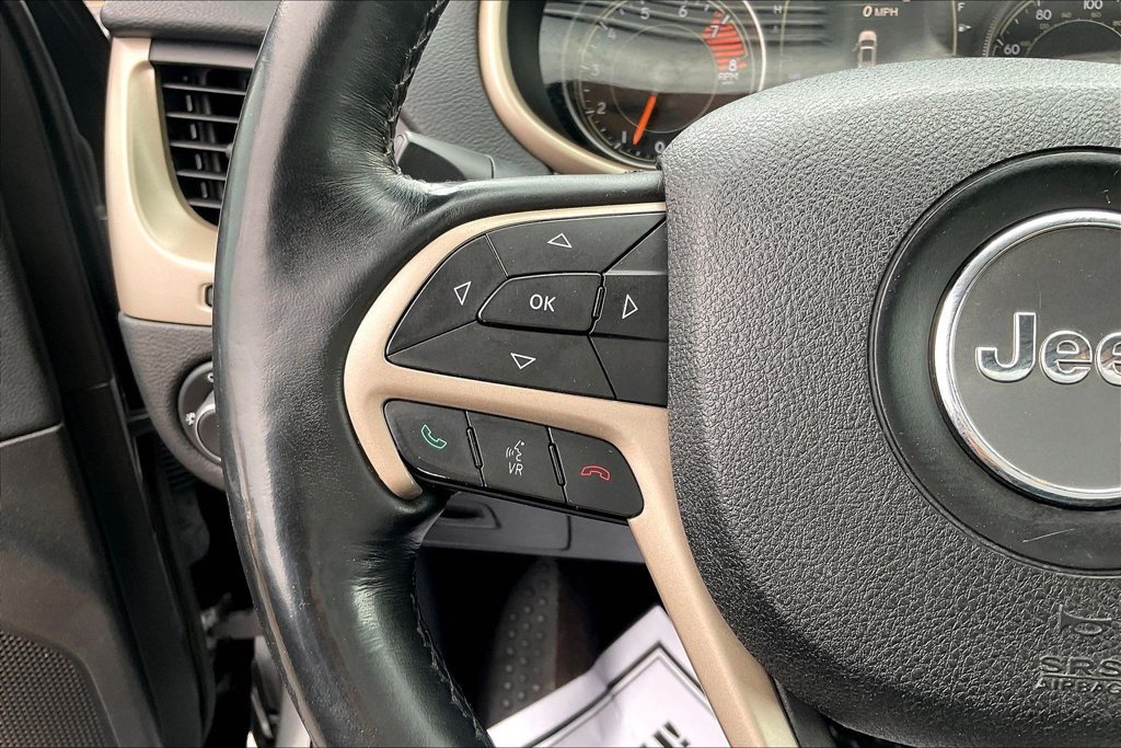 Used 2017 Jeep Cherokee Latitude w/ Safety/Convenience Group FWD image 17