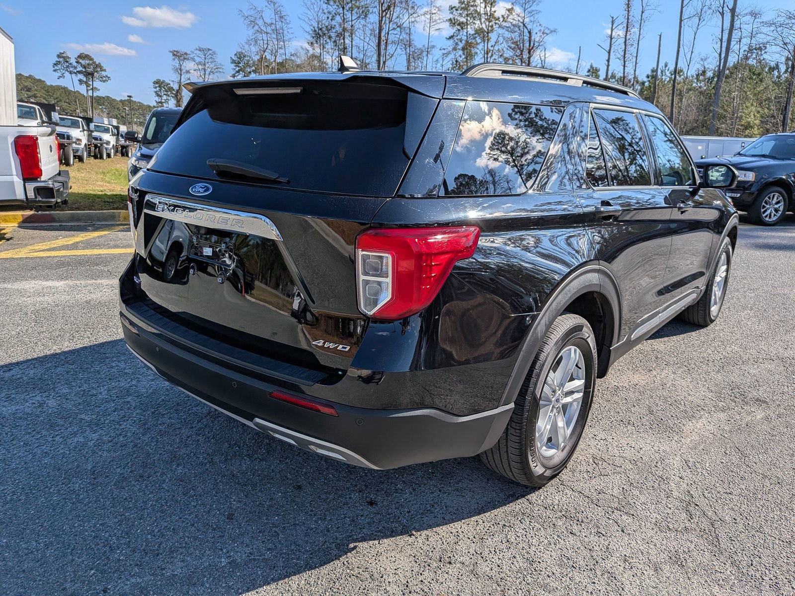 Certified 2023 Ford Explorer XLT w/ Equipment Group 202A image 4