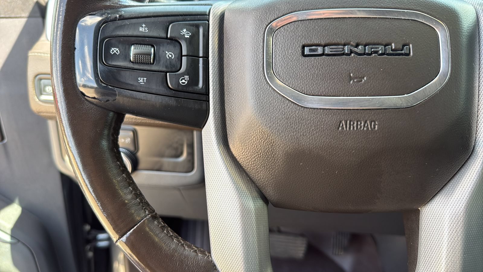 Used 2021 GMC Yukon Denali w/ Denali Premium Package AWD/4WD image 16