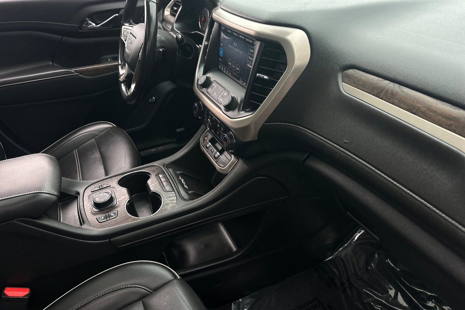 Used 2021 GMC Acadia Denali w/ Denali Technology Package image 18