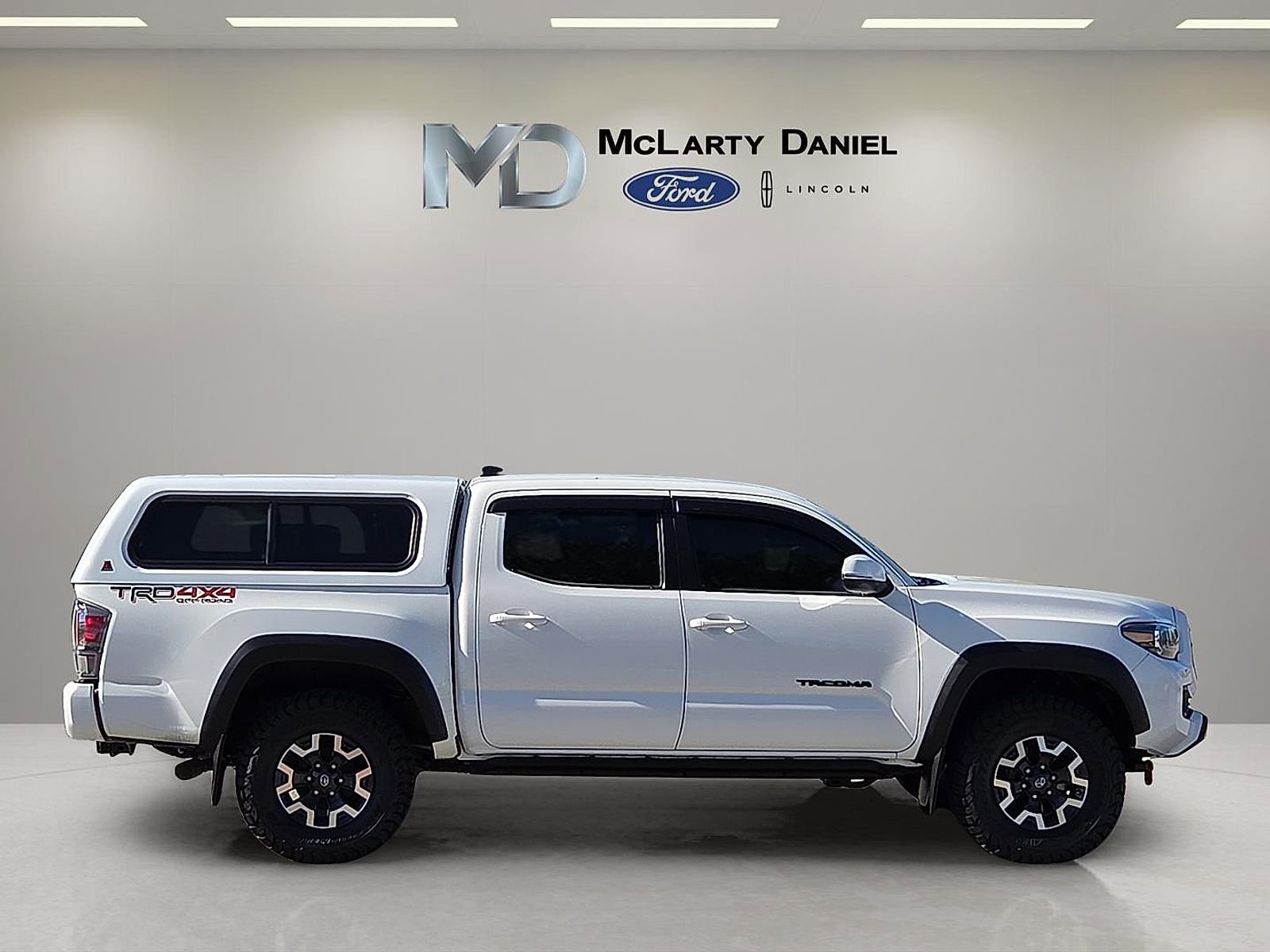 Used 2023 Toyota Tacoma TRD Off-Road w/ Technology Package AWD/4WD image 6