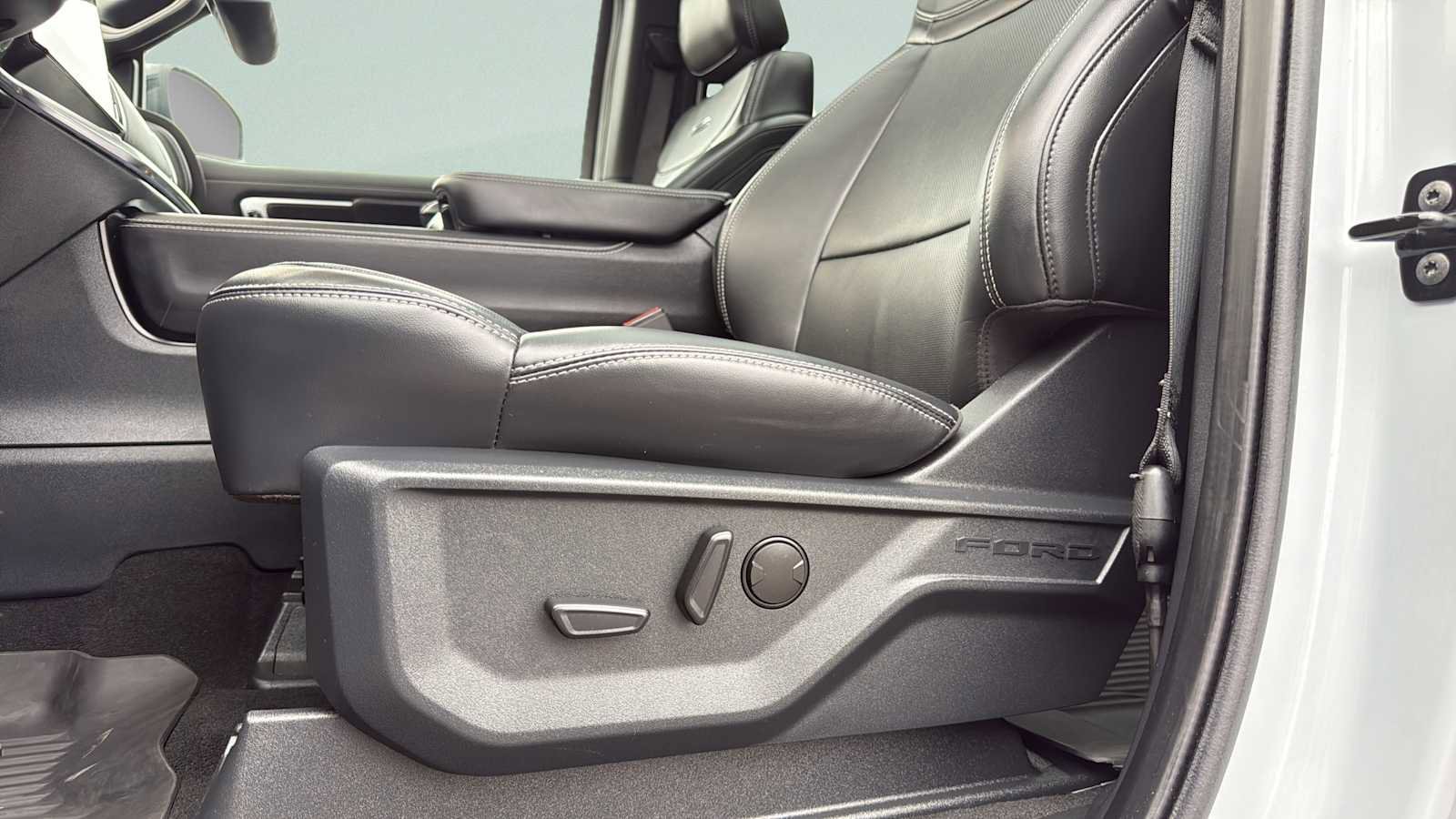 Certified 2025 Ford Expedition Platinum w/ Stealth Performance Package image 13