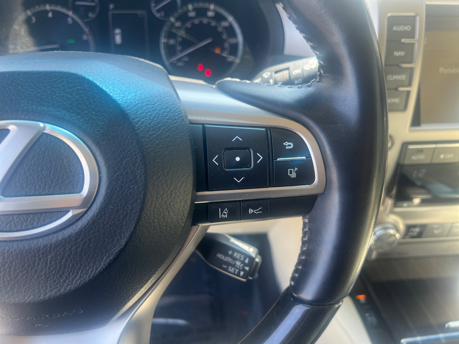 Used 2020 Lexus GX 460 Luxury w/ Luxury Sport Package AWD/4WD image 17