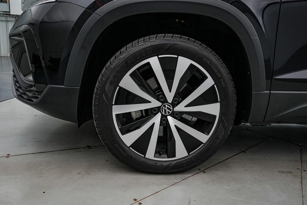 Used 2024 Volkswagen Taos SE image 10