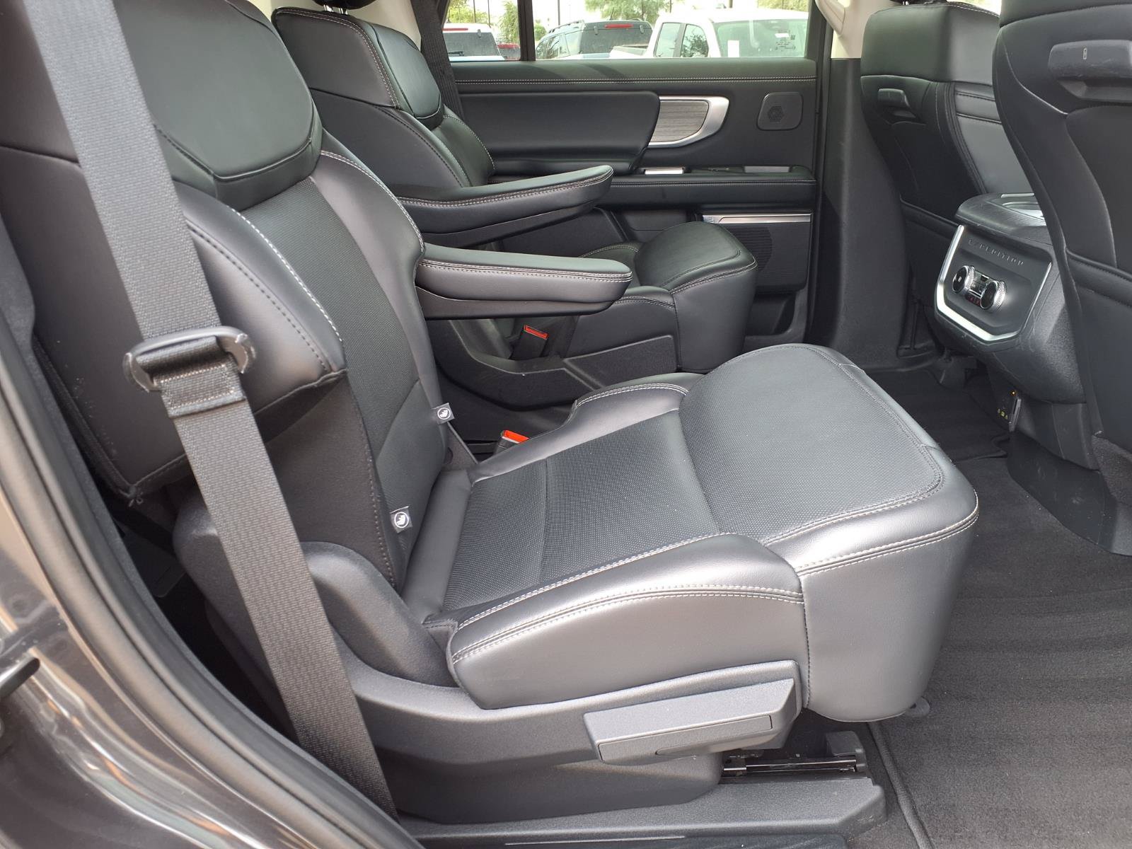 Certified 2025 Ford Expedition Active AWD/4WD image 14