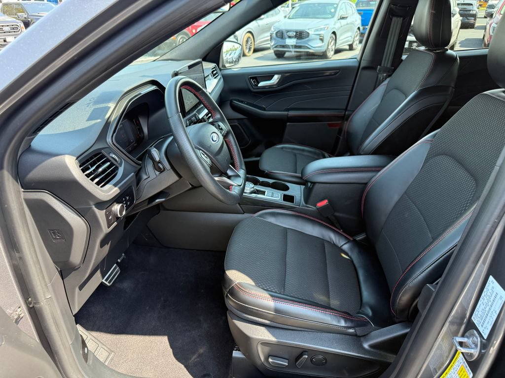 Certified 2023 Ford Escape ST-Line w/ Tech Pack #1 AWD/4WD image 16