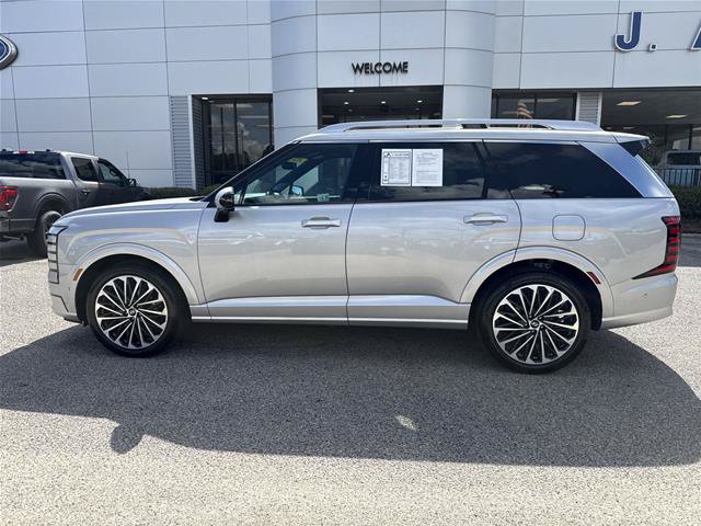 Used 2026 Hyundai Palisade Calligraphy FWD image 2