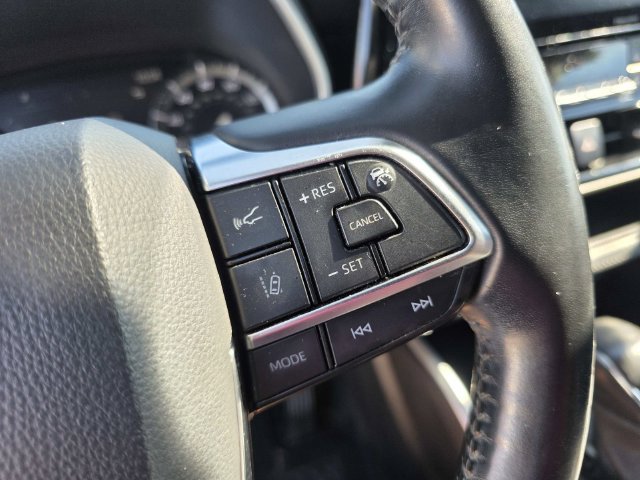 Used 2021 Toyota Highlander XLE FWD image 18