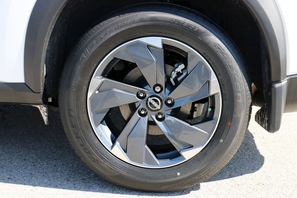 Used 2026 Nissan Rogue SV FWD image 9