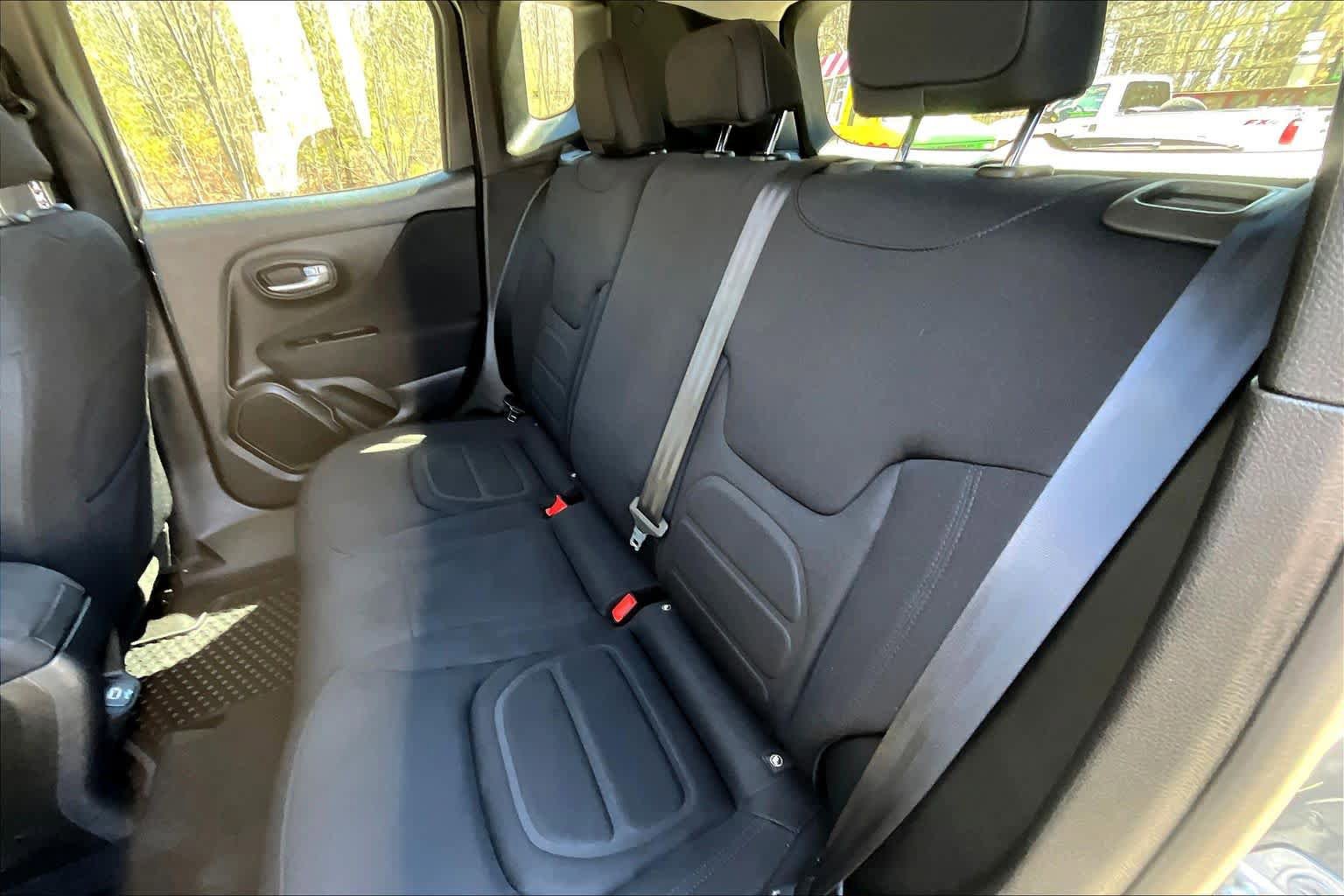 Used 2020 Jeep Renegade Latitude w/ Cold Weather Group AWD/4WD image 21