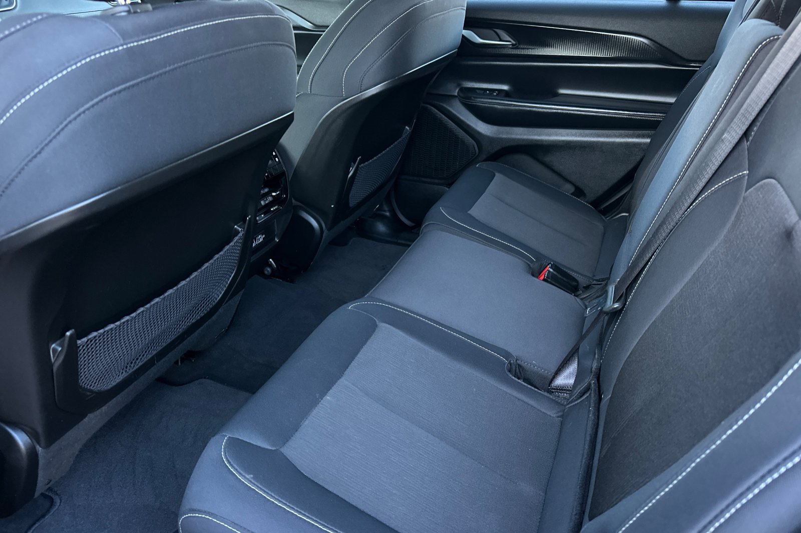 Used 2024 Jeep Grand Cherokee L Laredo image 11