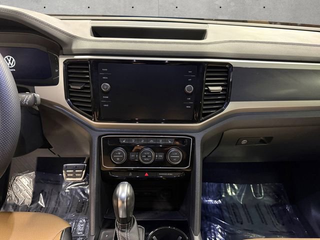 Used 2022 Volkswagen Atlas Cross Sport SEL Premium R-Line image 3