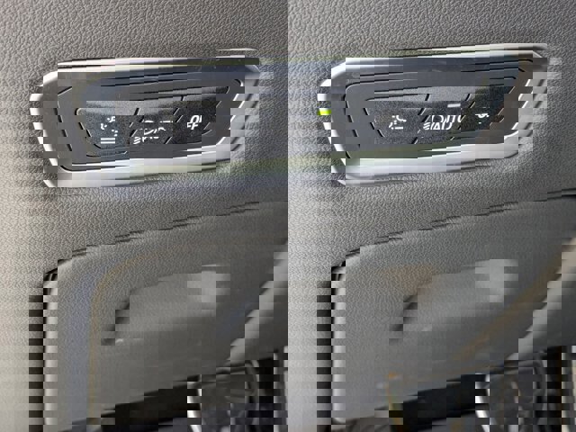 Used 2025 BMW X7 xDrive40i w/ M Sport Package image 19