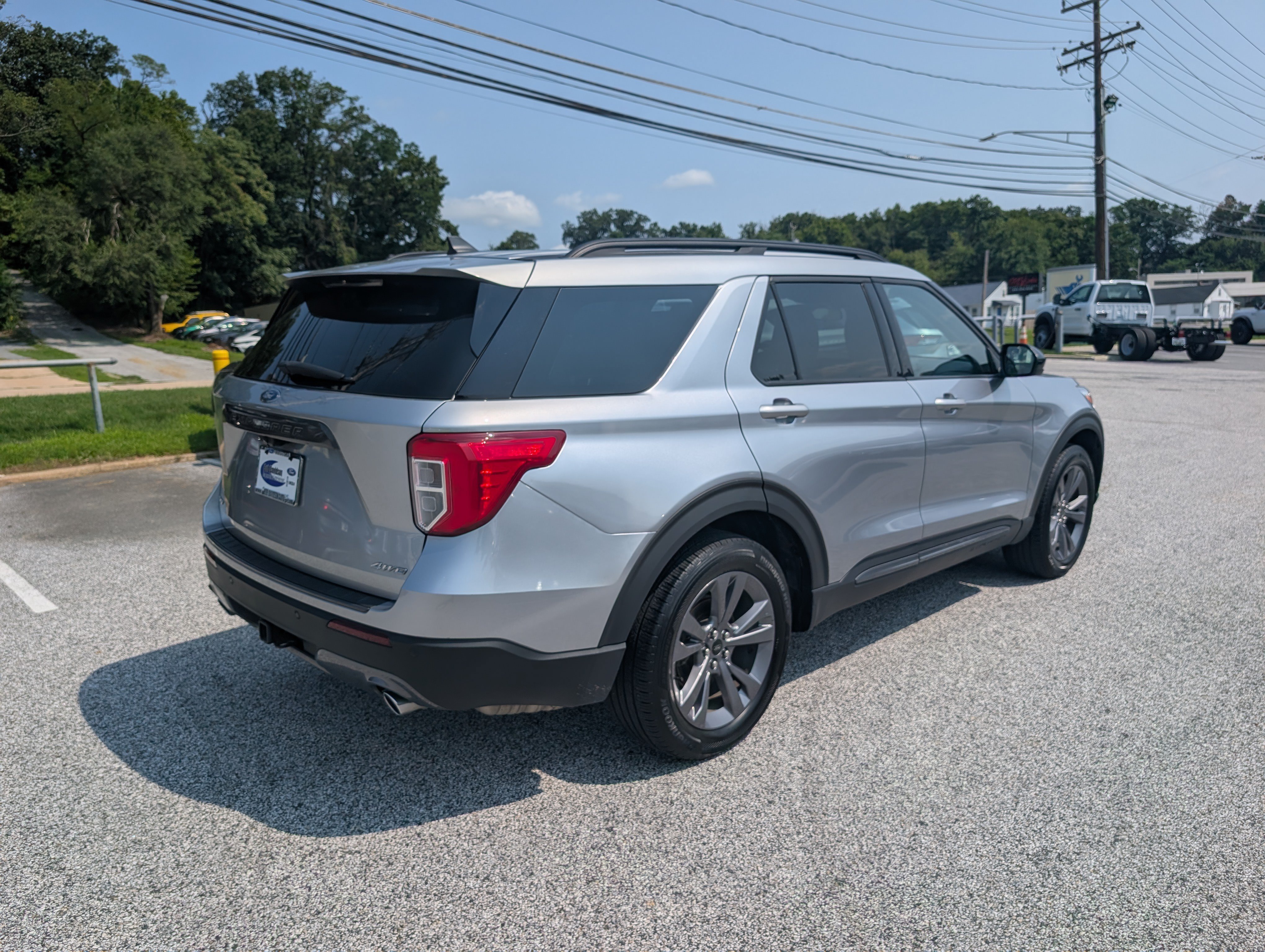 Certified 2022 Ford Explorer XLT w/ Equipment Group 202A AWD/4WD image 7