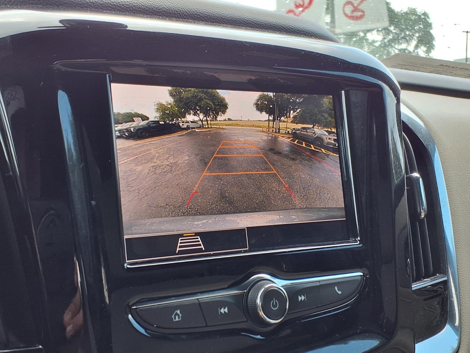 Used 2023 Chevrolet Traverse LS FWD image 17