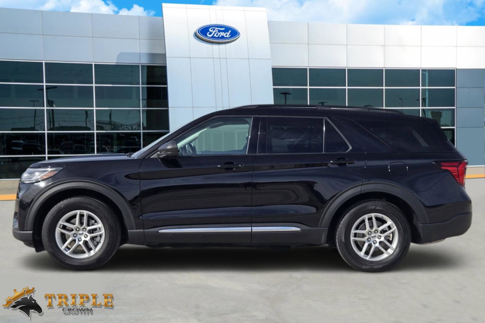 Certified 2025 Ford Explorer Active w/ Active Comfort Package image 3