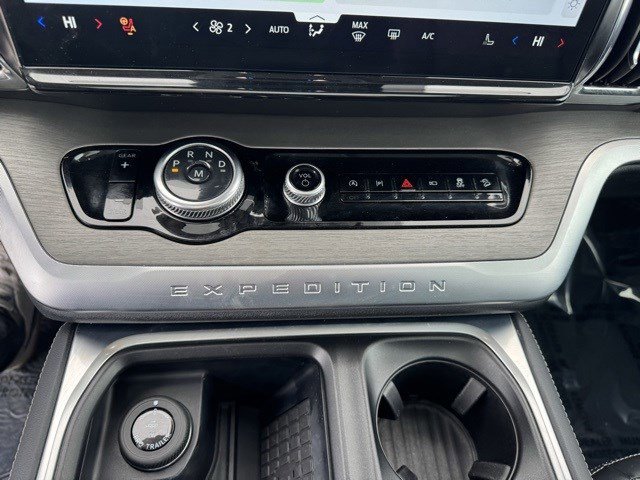 Certified 2025 Ford Expedition Max Platinum image 16