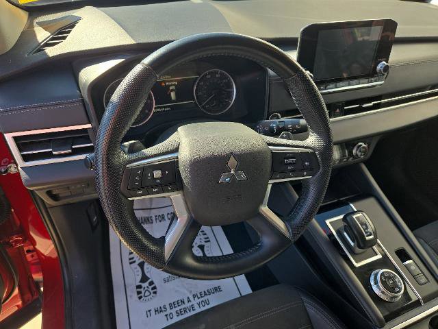 Used 2023 Mitsubishi Outlander SE image 16