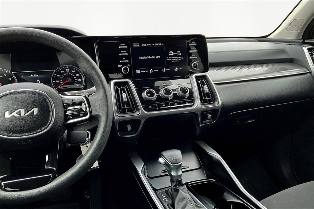 Used 2023 Kia Sorento LX image 8