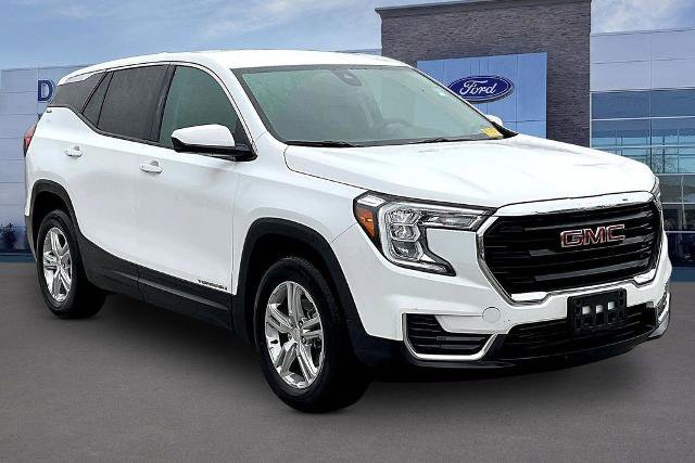 Used 2024 GMC Terrain SLE FWD image 1