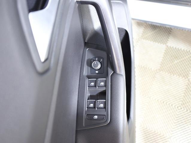 Used 2021 Volkswagen Tiguan SE R-Line image 18