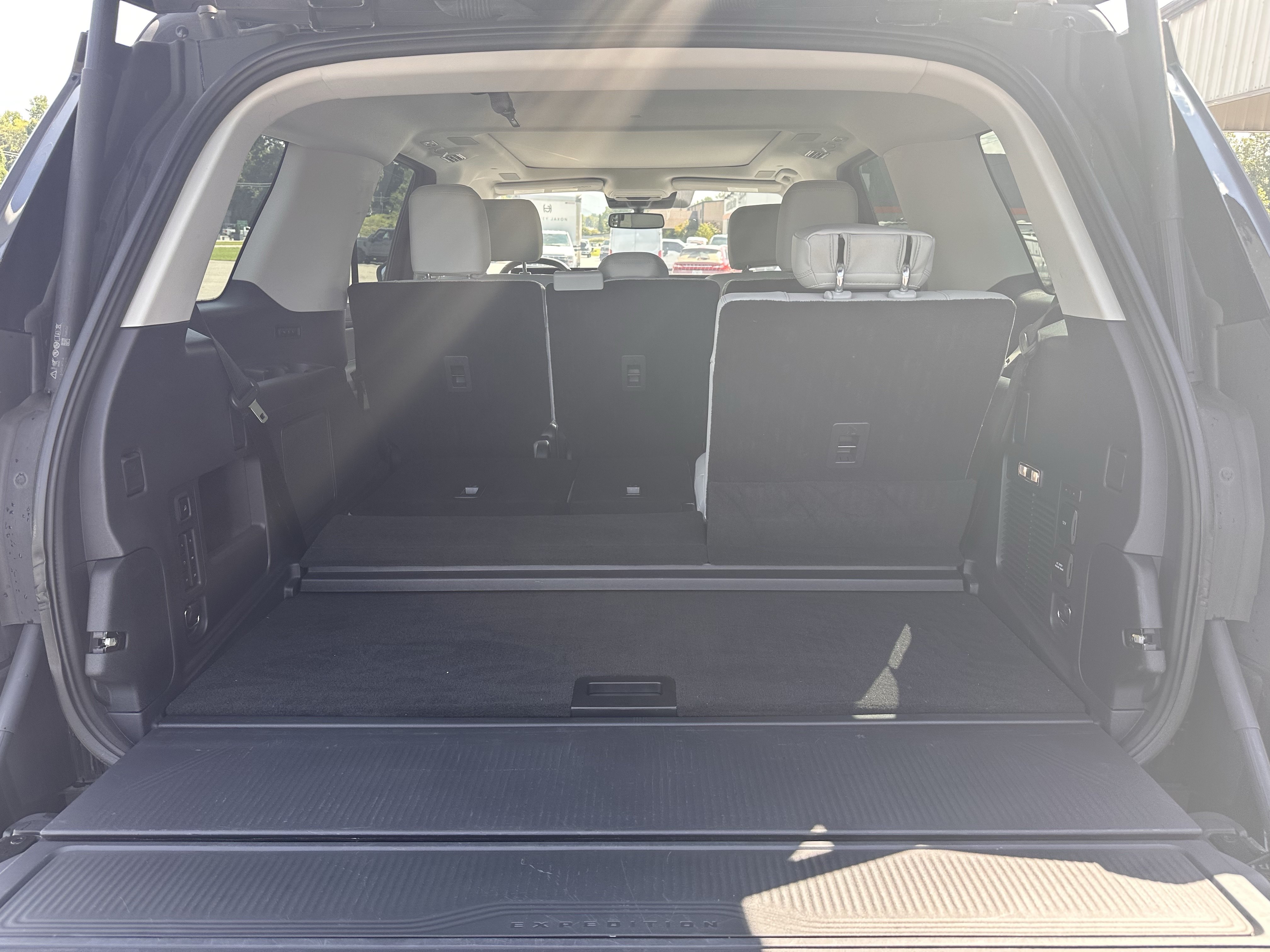 Certified 2025 Ford Expedition Platinum w/ Platinum Ultimate Package AWD/4WD image 19