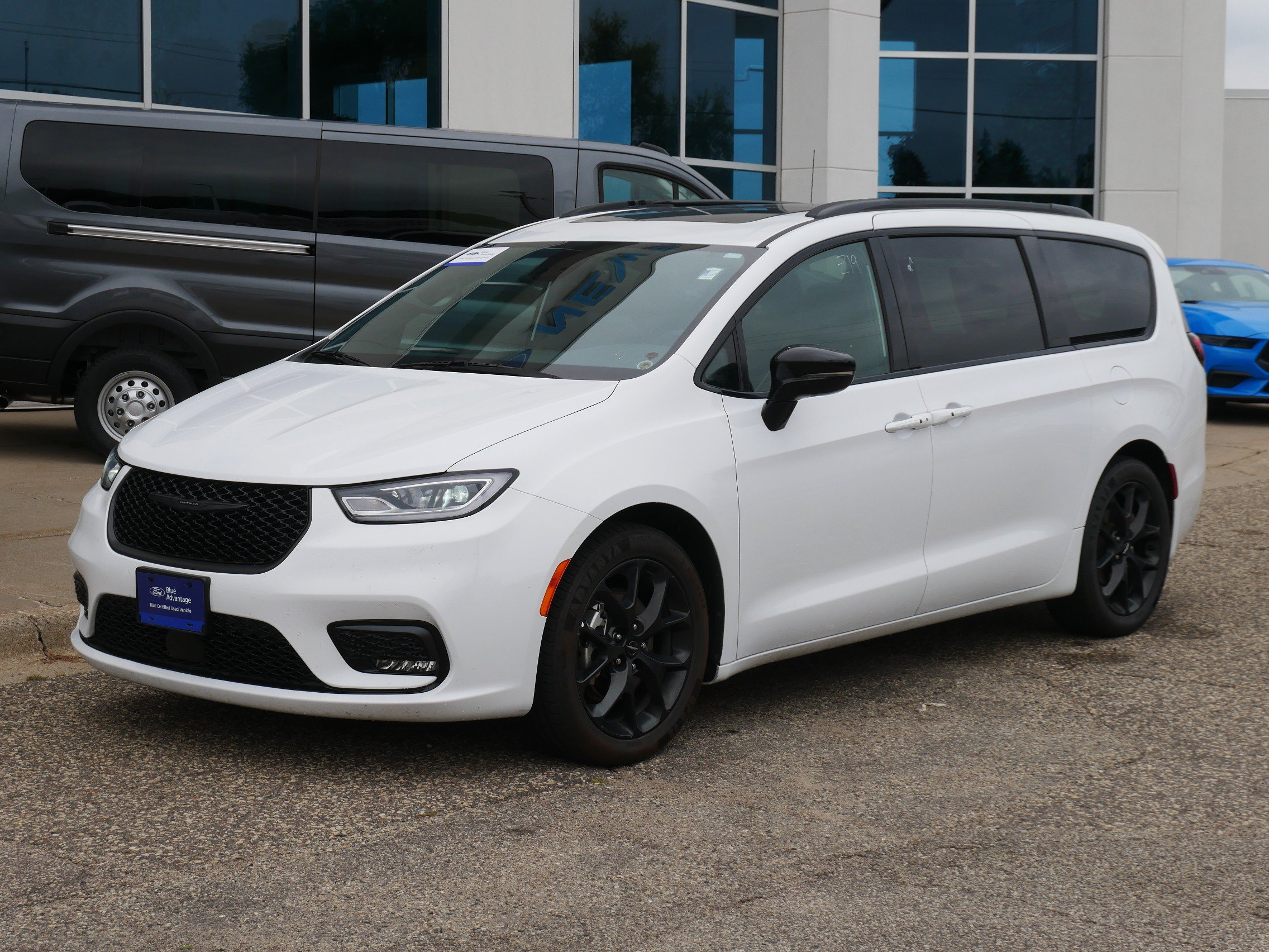 Used 2025 Chrysler Pacifica Limited FWD image 25