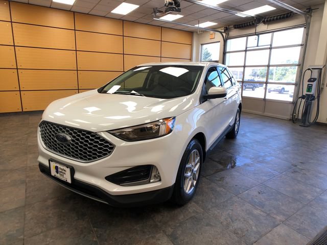 Certified 2024 Ford Edge SEL w/ Convenience Package AWD/4WD image 3